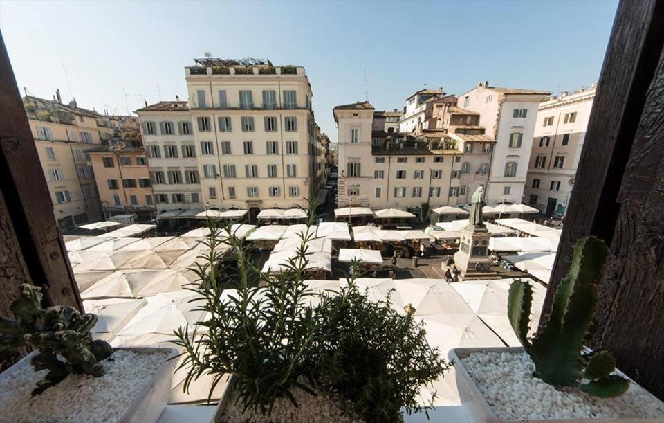 Piazza Campo De' Fiori Luxury Flat View